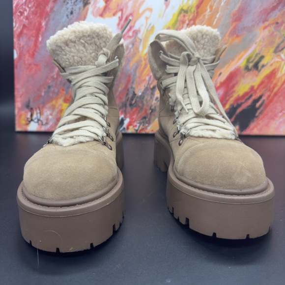 Steve Madden Reyen Platform Boot in Oatmeal Suede SZ7 - Picture 4 of 7